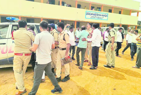 ఖానాపూర్‌లో బంద్‌ సంపూర్ణం
