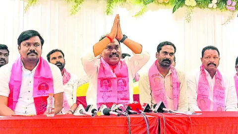 చేతులెత్తి మొక్కుతున్నా.. నీళ్లిచ్చి పర్యటించండి