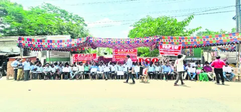బోధనేతర విధులు అంటగట్టొద్దు 