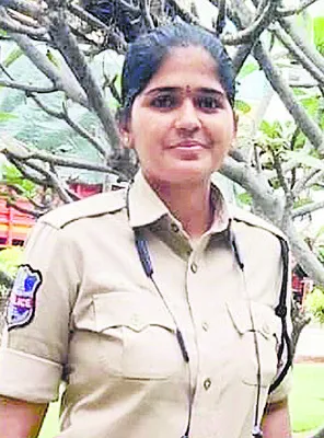 చికిత్స పొందుతూ మహిళా కానిస్టేబుల్‌ మృతి 
