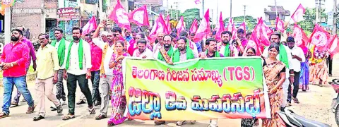 గిరిజనులు హక్కుల కోసం ఉద్యమించాలి