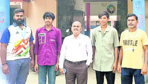 రాష్ట్రస్థాయి అథ్లెటిక్స్‌కు గురుకుల విద్యార్థులు 