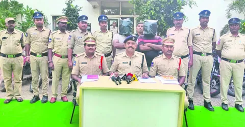 బైక్‌లు చోరీ చేస్తున్న దొంగల రిమాండ్‌