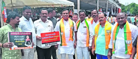 బీజేపీ బీసీ ధర్నాలో జిల్లా నాయకులు 