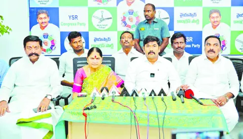 జిల్లాకు రిక్త హస్తం చూపించిన బాబు