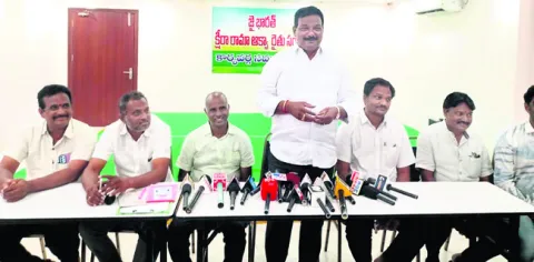 అమెరికా పన్నుతో ఆక్వా రైతు కుదేలు 