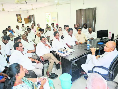 చంద్రబాబు మోసాలను గ్రామస్థాయిలో వివరించాలి