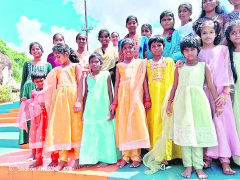 బాలల జీవితాల్లో వెలుగులు