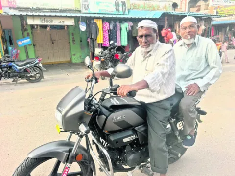 స్నేహమనే మాటలో చెరో అక్షరం..