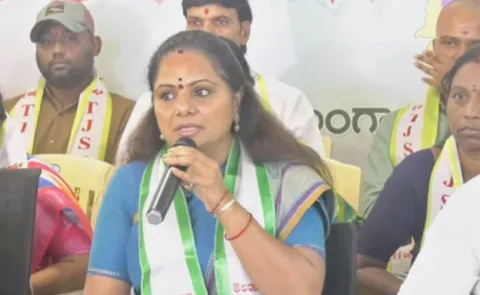 BRS MLC Kavitha Sensational Comments On Party Leader