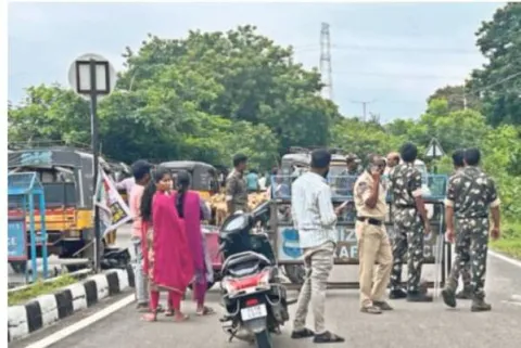 పర్యాటకులకు అనుమతి నిరాకరణ? 