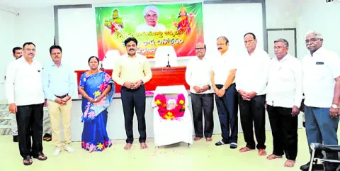 దేశ భాషలందు తెలుగు లెస్స 