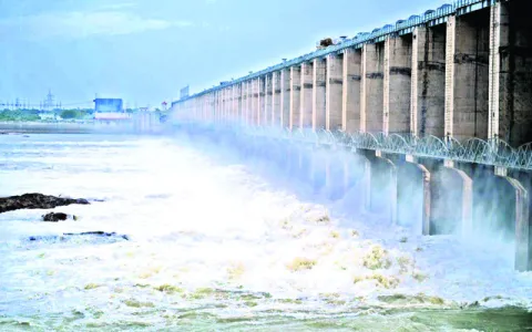 మళ్లీ పెరిగిన వరద ఉధృతి 