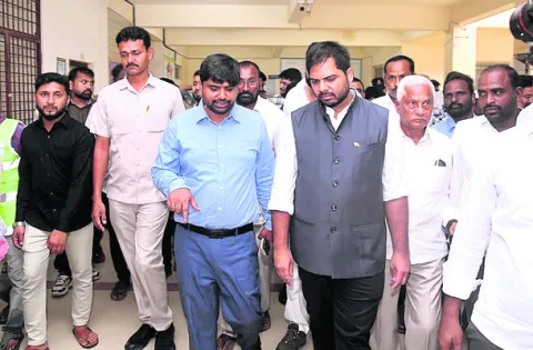 అధైర్యపడొద్దు అండగా ఉంటాం
