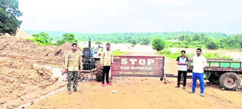 ముంపునకు గురైన  జాతీయ రహదారి
