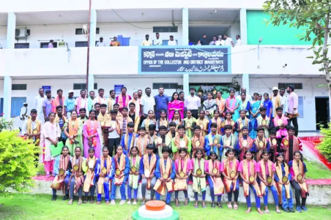 ఎరువులు అధిక ధరలకు విక్రయిస్తే చర్యలు 