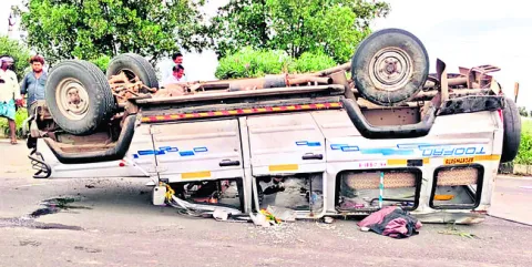Toofan vehicle overturned on the highway