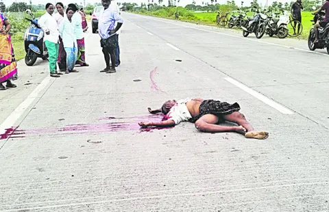 కారు ఢీకొని సైకిలిస్ట్‌ మృతి 
