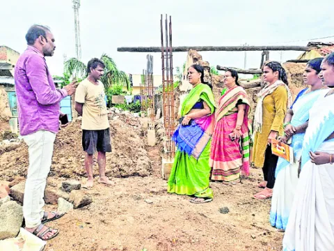 కొండపర్తిలో జెడ్పీ సీఈఓ పర్యటన