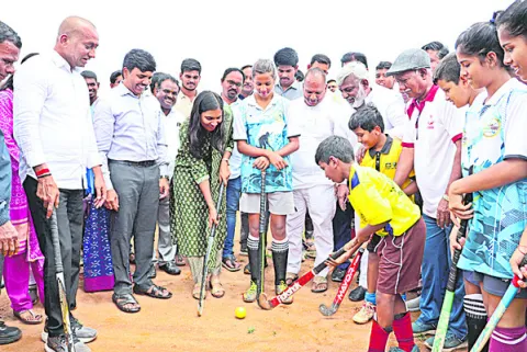 విద్యతోపాటు క్రీడలూ ముఖ్యం