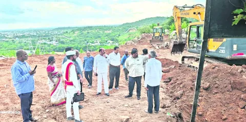 పక్కా భవనాలు.. తీరనున్న వెతలు