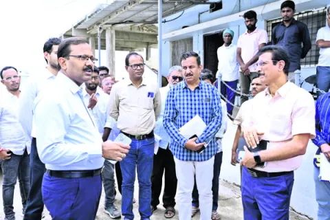 పరీవాహక ప్రజలను అప్రమత్తం చేయాలి