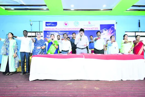 పని ప్రదేశాల్లో మహిళలకు భద్రత కల్పించాలి