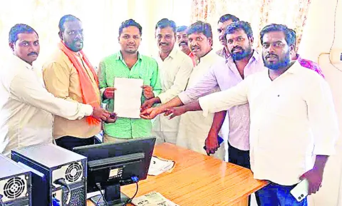 సమస్యలు పరిష్కరించాలని వినతి