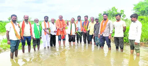 రైతులకు నష్టపరిహారం ఇవ్వాలి