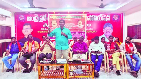 ఆర్టీసీ ఉద్యోగుల సమస్యలు పరిష్కరించాలి 