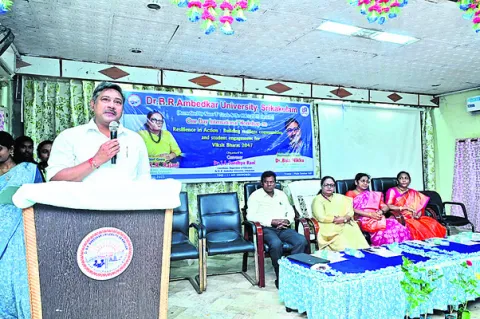 ప్రతికూలతలు అధిగమిస్తేనే ‘వికసిత్‌ భారత్‌’ 