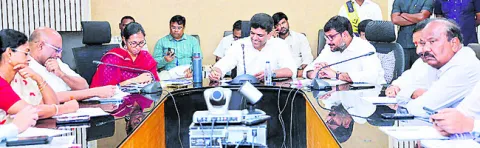 ప్రగతి పనులపై నిరంతర సమీక్షలు 