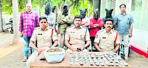 ఇద్దరు గంజాయి విక్రేతలు అరెస్టు 