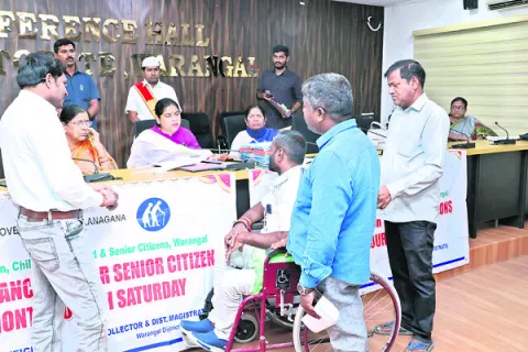 దివ్యాంగుల సమస్యలు పరిష్కరించాలి