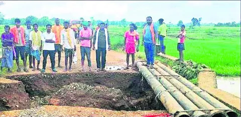 ● కొట్టుకుపోయిన కల్వర్టు