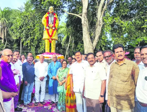 గాయకుడు ఎస్పీ బాలు సేవలు మరువలేనివి