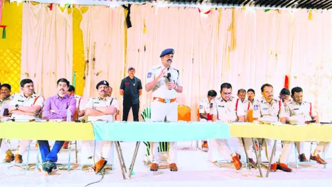 యువతను సన్మార్గంలో నడిపించాల్సి బాధ్యత ప్రతి ఒక్కరిది