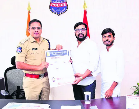 విద్యార్థుల భవిష్యత్‌కు   దిశ చార్ట్‌ : ఎస్పీ