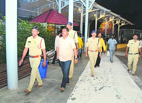 భక్తులకు అసౌకర్యం కలగకుండా చూడాలి 