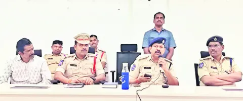 ప్రశాంత వాతావరణంలో నిమజ్జనం జరపాలి 