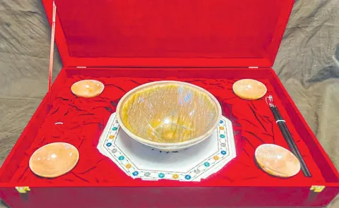PM Modi presents unique gifts to Japan Shigeru Ishiba and wife