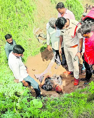 ట్రాక్టర్‌ ఢీకొని వ్యక్తి దుర్మరణం  