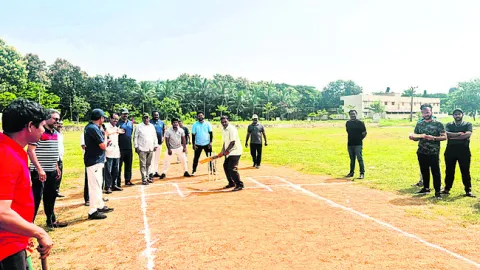 ఉత్సాహంగా న్యాయవాదుల క్రికెట్‌ టోర్నమెంట్‌ 