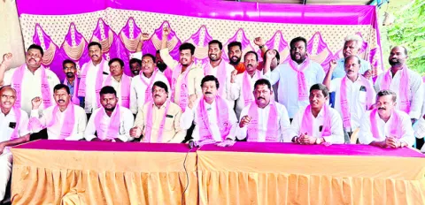 ఫిరాయింపుదారులపై చర్య తీసుకోవాలి