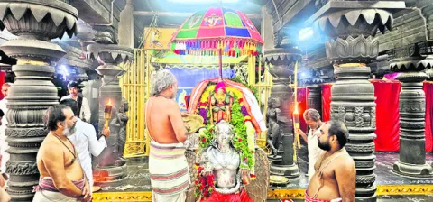అప్పన్నకు వైభవంగా ఆర్జిత సేవలు 