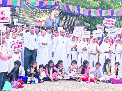 నన్స్‌పై అక్రమ కేసులు ఎత్తివేయాలి