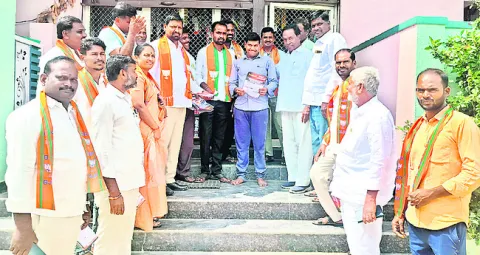 ప్రభుత్వాలు మారినా.. ప్రజల బతుకులు మారలె