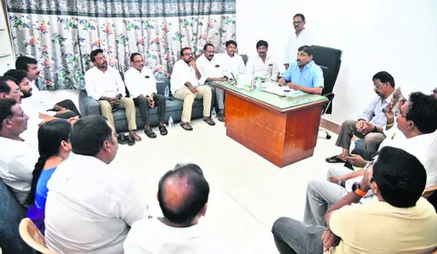ఉప ఎన్నికల్లో పార్టీ విజయానికి కృషి చేయాలి 