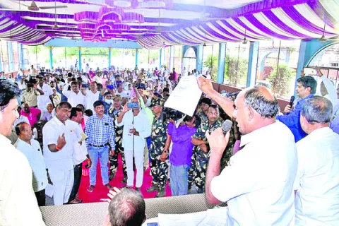 రసాభాసగా అర్బన్‌ బ్యాంకు సమావేశం