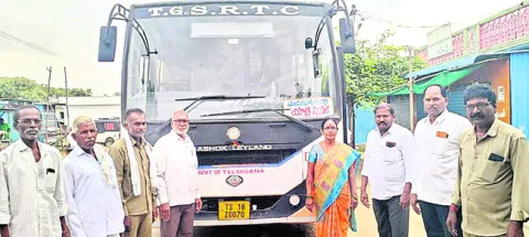 యాత్రీకులకు ప్రత్యేక బస్సులు
